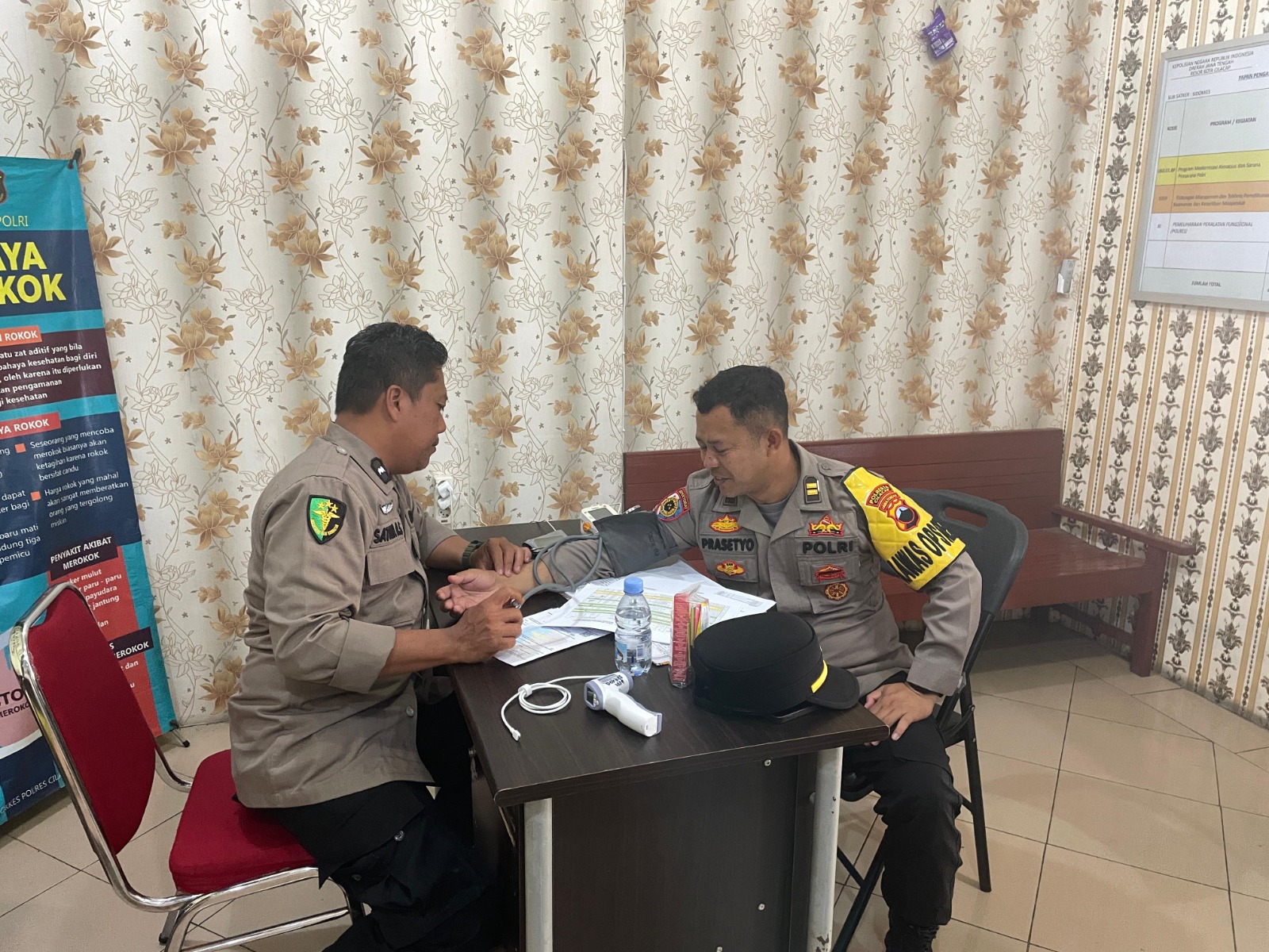 Hari ke-10 Ops Zebra Candi, Sidokkes Polresta Cilacap Gelar Pengecekan Kesehatan dan Pemberian Vitamin untuk Personel
